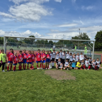 Fußballteams der Grundschule bei Jugend trainiert für Olympia